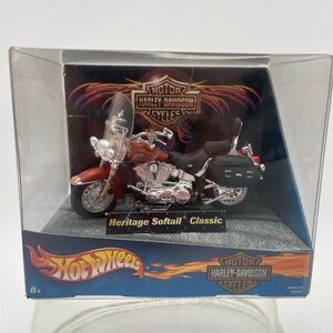 Hot Wheels  Red Harley-Davidson Heritage Softail Classic Die-cast ‎ 1:18 Scale
